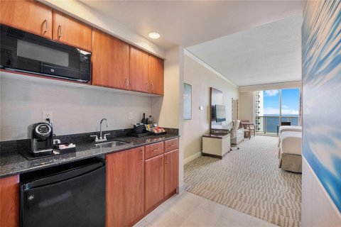 Condo in North Miami Beach, Florida, 1 bedroom  № 2082290 - photo 23