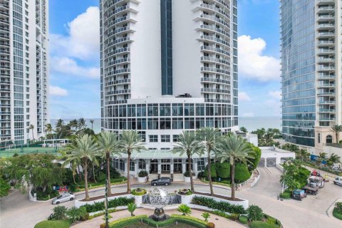 Condo in North Miami Beach, Florida, 1 bedroom  № 2082290 - photo 2