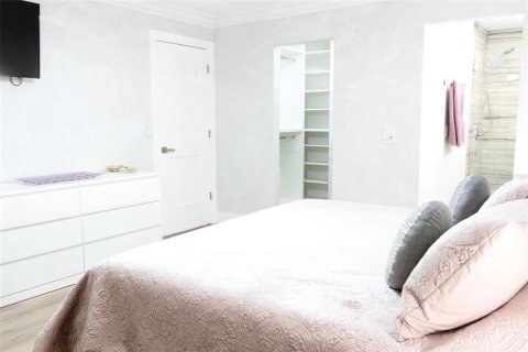 Touwnhouse à louer à Tampa, Floride: 2 chambres, 116.31 m2 № 2384089 - photo 13