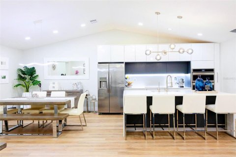 Touwnhouse à louer à Tampa, Floride: 2 chambres, 116.31 m2 № 2384089 - photo 5