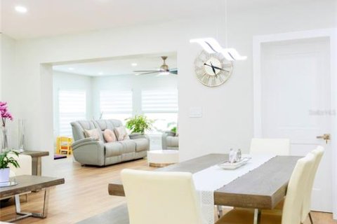 Touwnhouse à louer à Tampa, Floride: 2 chambres, 116.31 m2 № 2384089 - photo 10