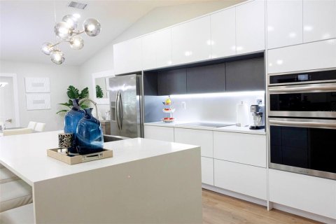 Touwnhouse à louer à Tampa, Floride: 2 chambres, 116.31 m2 № 2384089 - photo 3