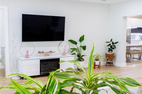 Touwnhouse à louer à Tampa, Floride: 2 chambres, 116.31 m2 № 2384089 - photo 7