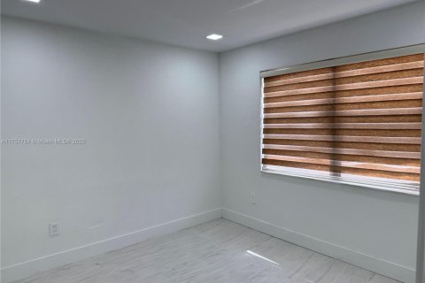 House in Miami, Florida 3 bedrooms, 122.45 sq.m. № 1861604 - photo 8