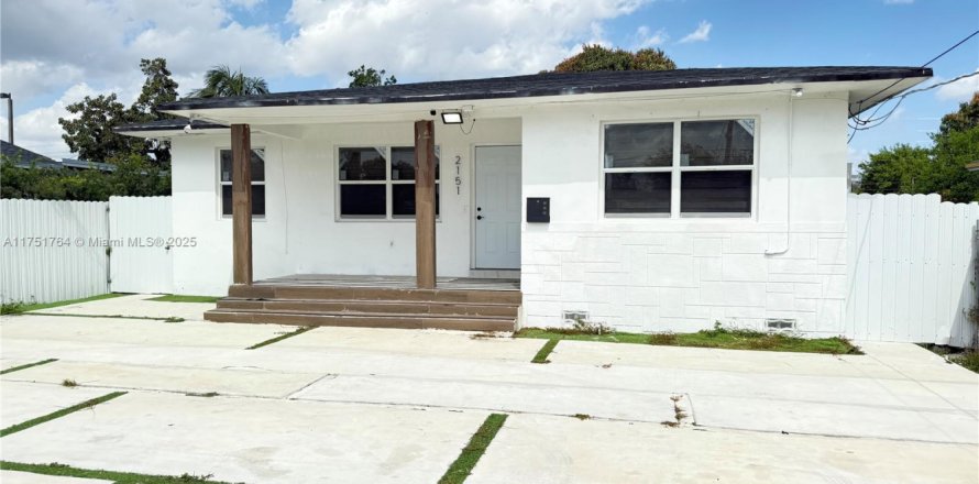 House in Miami, Florida 3 bedrooms, 122.45 sq.m. № 1861604