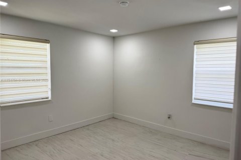 House in Miami, Florida 3 bedrooms, 122.45 sq.m. № 1861604 - photo 14