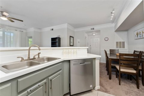 Condo in Orlando, Florida, 2 bedrooms  № 1650121 - photo 10