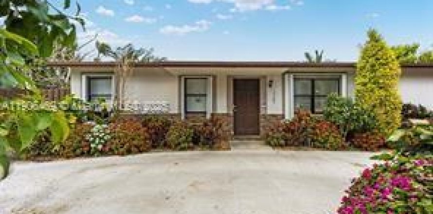 Casa en Homestead, Florida 3 dormitorios, 120.77 m2 № 1957082