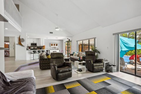 House in Boca Raton, Florida 4 bedrooms, 229.19 sq.m. № 2083847 - photo 9