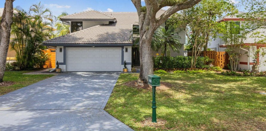 House in Boca Raton, Florida 4 bedrooms, 229.19 sq.m. № 2083847