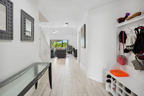 House in Boca Raton, Florida 4 bedrooms, 229.19 sq.m. № 2083847 - photo 6