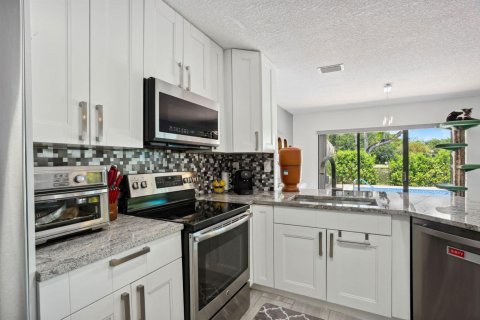 House in Boca Raton, Florida 4 bedrooms, 229.19 sq.m. № 2083847 - photo 15