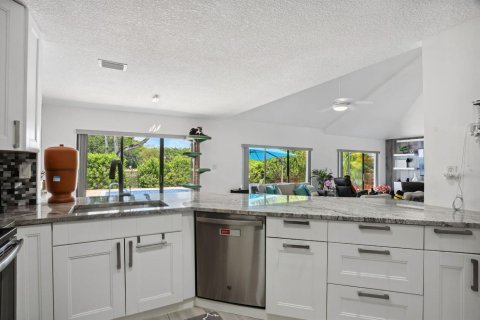 House in Boca Raton, Florida 4 bedrooms, 229.19 sq.m. № 2083847 - photo 14