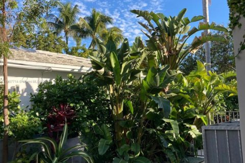 Casa en venta en Miami Beach, Florida, 4 dormitorios, 351.45 m2 № 1964267 - foto 14