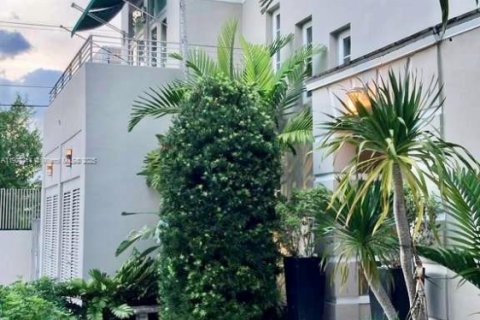 Casa en venta en Miami Beach, Florida, 4 dormitorios, 351.45 m2 № 1964267 - foto 11
