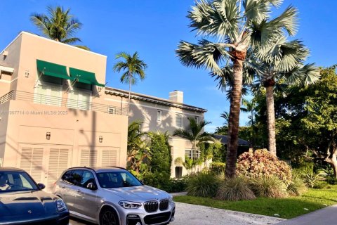 Casa en venta en Miami Beach, Florida, 4 dormitorios, 351.45 m2 № 1964267 - foto 1