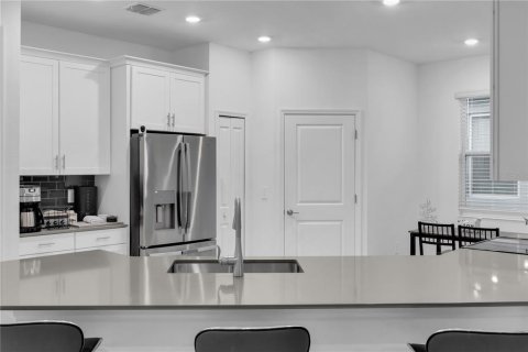 House in Davenport, Florida 4 bedrooms, 195.47 sq.m. № 1866160 - photo 6