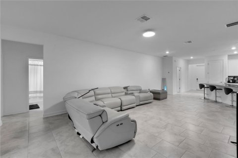 House in Davenport, Florida 4 bedrooms, 195.47 sq.m. № 1866160 - photo 12