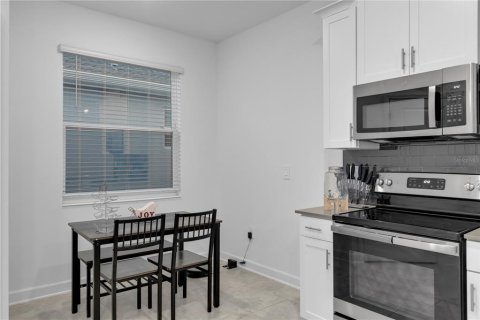 House in Davenport, Florida 4 bedrooms, 195.47 sq.m. № 1866160 - photo 9