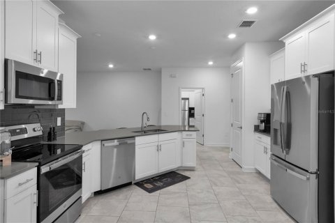 House in Davenport, Florida 4 bedrooms, 195.47 sq.m. № 1866160 - photo 8