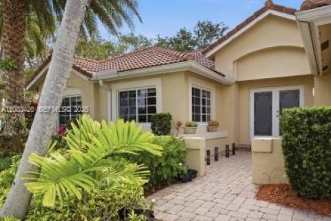 House in Weston, Florida 4 bedrooms, 233.28 sq.m. № 2068824 - photo 6