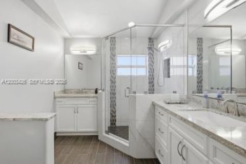 House in Weston, Florida 4 bedrooms, 233.28 sq.m. № 2068824 - photo 21