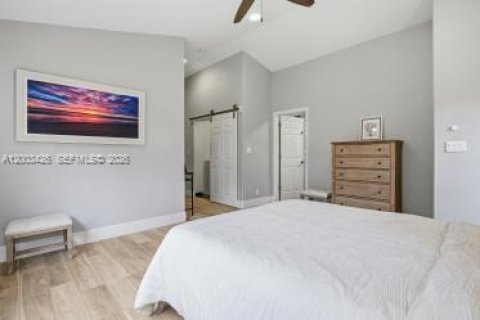 House in Weston, Florida 4 bedrooms, 233.28 sq.m. № 2068824 - photo 19