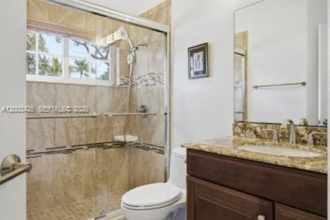 House in Weston, Florida 4 bedrooms, 233.28 sq.m. № 2068824 - photo 28