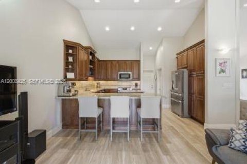 House in Weston, Florida 4 bedrooms, 233.28 sq.m. № 2068824 - photo 14