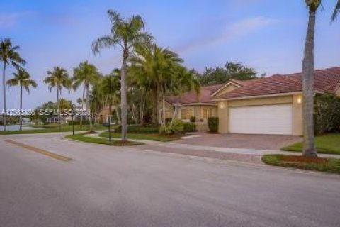 House in Weston, Florida 4 bedrooms, 233.28 sq.m. № 2068824 - photo 5