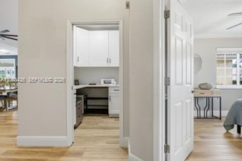 House in Weston, Florida 4 bedrooms, 233.28 sq.m. № 2068824 - photo 30