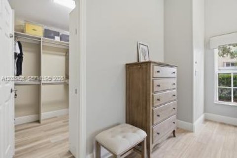 House in Weston, Florida 4 bedrooms, 233.28 sq.m. № 2068824 - photo 20