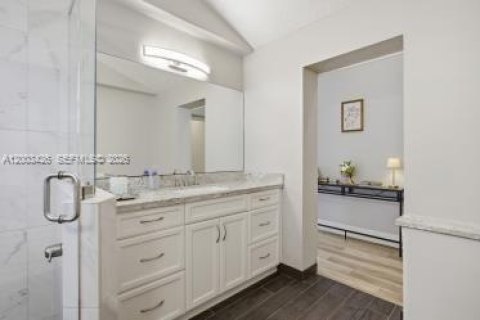 House in Weston, Florida 4 bedrooms, 233.28 sq.m. № 2068824 - photo 23