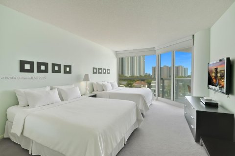 Condominio en venta en Sunny Isles Beach, Florida, 2 dormitorios, 163.51 m2 № 1797124 - foto 11