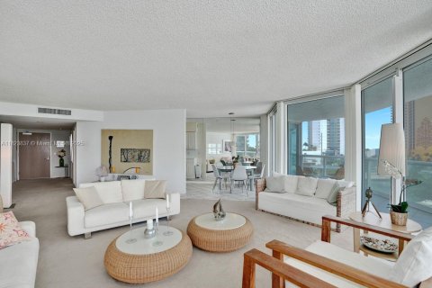 Condominio en venta en Sunny Isles Beach, Florida, 2 dormitorios, 163.51 m2 № 1797124 - foto 2