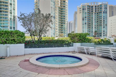 Condominio en venta en Sunny Isles Beach, Florida, 2 dormitorios, 163.51 m2 № 1797124 - foto 19