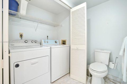 Condominio en venta en Sunny Isles Beach, Florida, 2 dormitorios, 163.51 m2 № 1797124 - foto 17