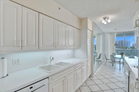 Condominio en venta en Sunny Isles Beach, Florida, 2 dormitorios, 163.51 m2 № 1797124 - foto 9