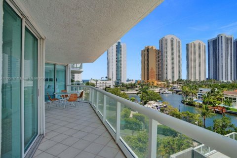 Condominio en venta en Sunny Isles Beach, Florida, 2 dormitorios, 163.51 m2 № 1797124 - foto 5