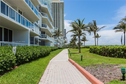 Condominio en venta en Sunny Isles Beach, Florida, 2 dormitorios, 163.51 m2 № 1797124 - foto 24