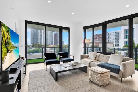 Copropriété à louer à Miami, Floride: 2 chambres, 101.73 m2 № 1959791 - photo 3