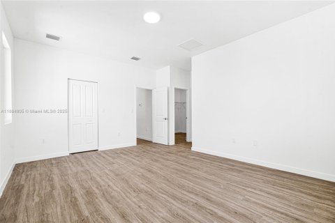 Touwnhouse à vendre à Miami, Floride: 5 chambres, 233.93 m2 № 1893081 - photo 29