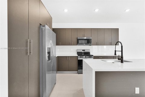 Touwnhouse à vendre à Miami, Floride: 5 chambres, 233.93 m2 № 1893081 - photo 4