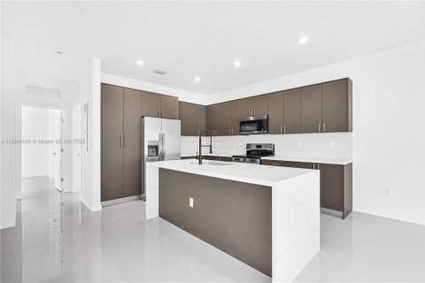 Touwnhouse à vendre à Miami, Floride: 5 chambres, 233.93 m2 № 1893081 - photo 5