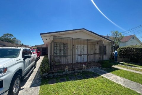 Commercial property in Miami, Florida 265.42 sq.m. № 1859266 - photo 2