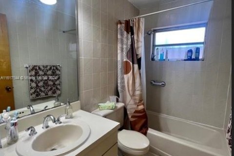 Commercial property in Miami, Florida 265.42 sq.m. № 1859266 - photo 17