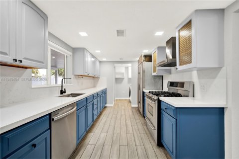 House in Hialeah, Florida 2 bedrooms, 87.33 sq.m. № 2005708