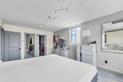 Купить кондоминиум в Майами-Бич, Флорида 2 спальни, 82.68м2, № 1775216 - фото 18