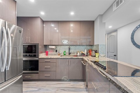 Купить кондоминиум в Майами-Бич, Флорида 2 спальни, 82.68м2, № 1775216 - фото 2