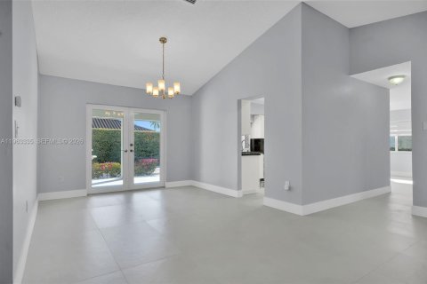 Villa ou maison à vendre à Miami, Floride: 4 chambres, 202.06 m2 № 2025286 - photo 13